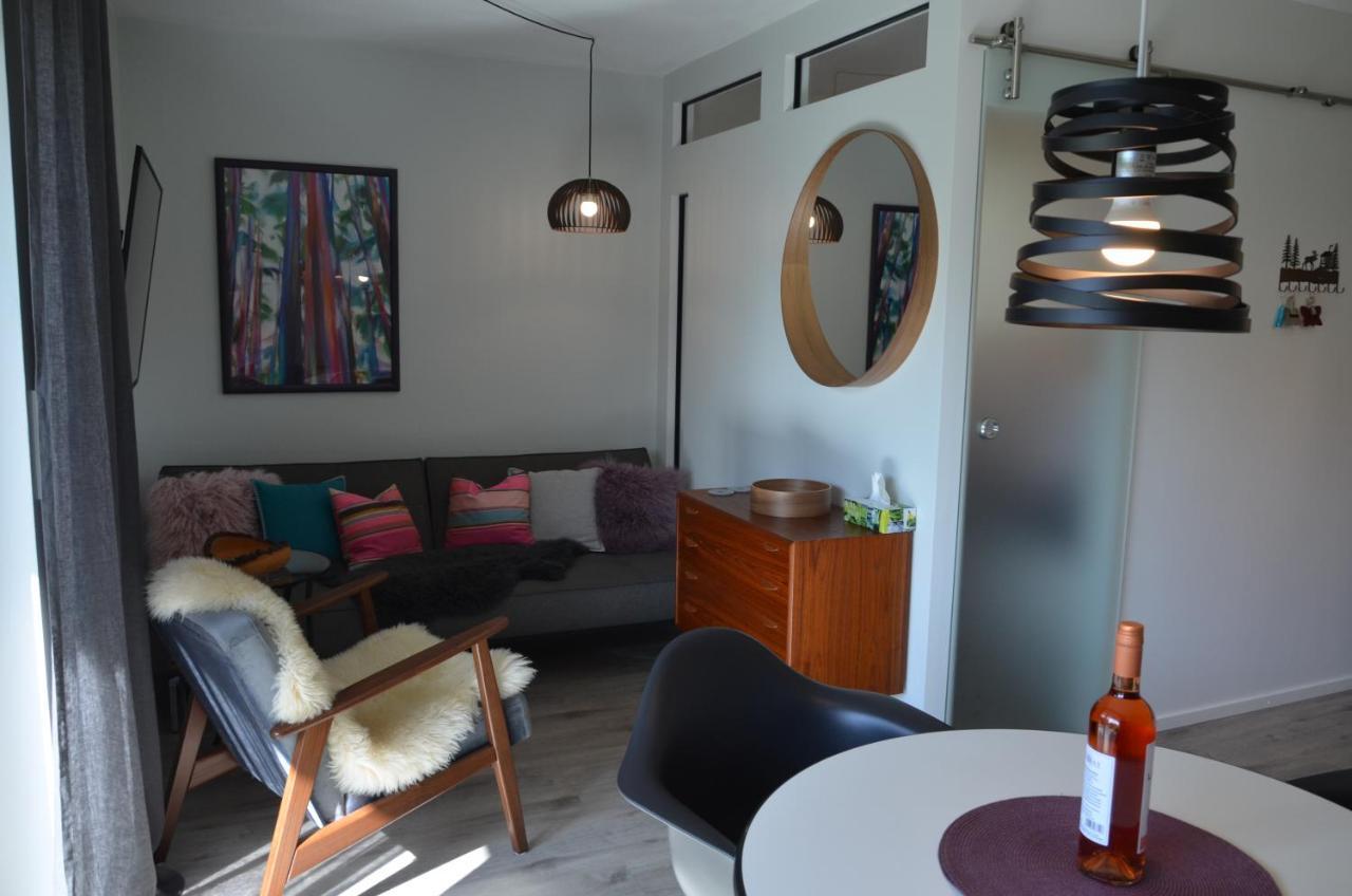 Moore Apartment *